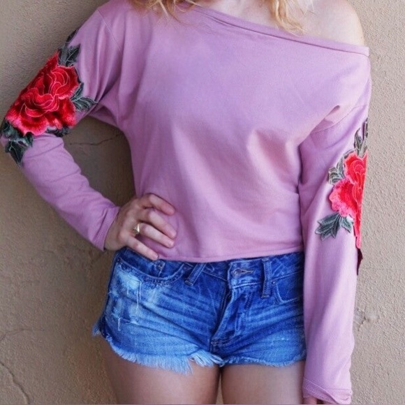 Blue Blush Tops - BLUE BLUSH floral long sleeve crop top size small